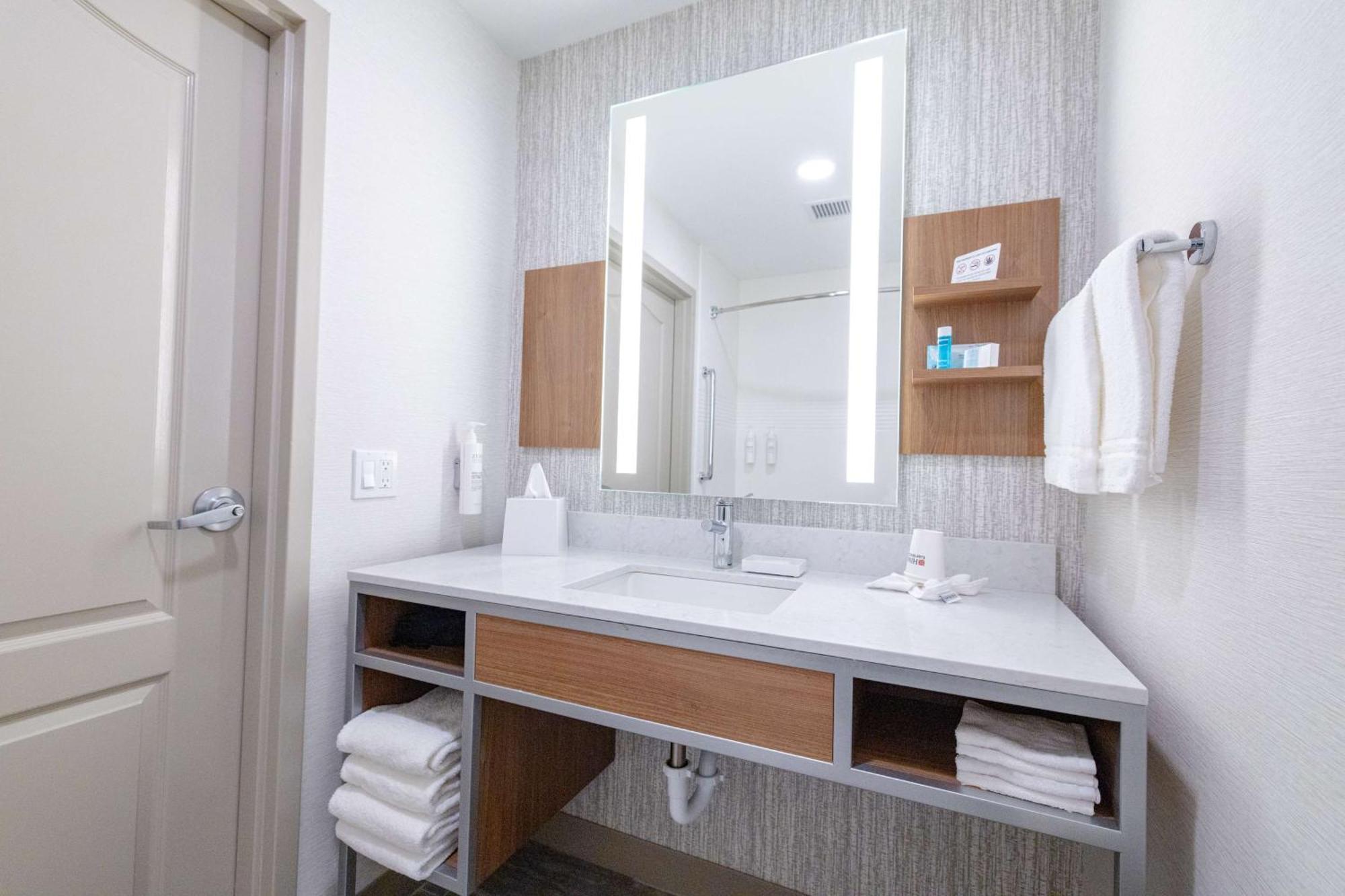 Hilton Garden Inn Lakewood Exterior foto